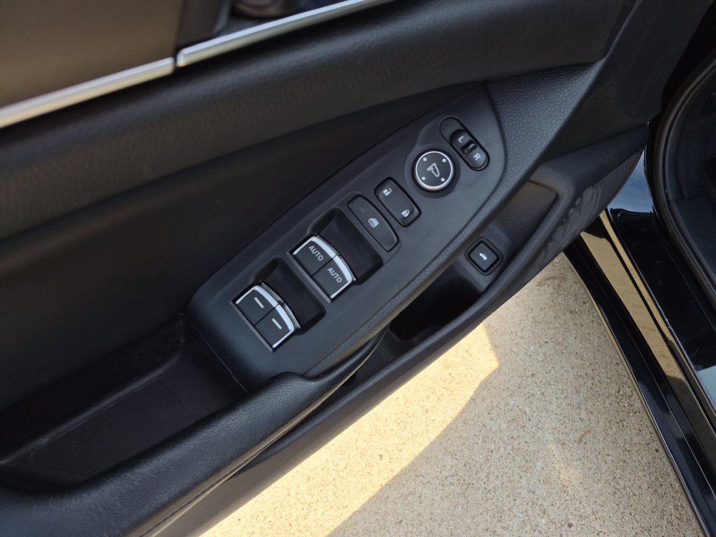 Used 2018 Honda Accord LX image 16