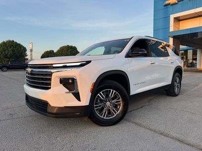 Used 2025 Chevrolet Traverse LT