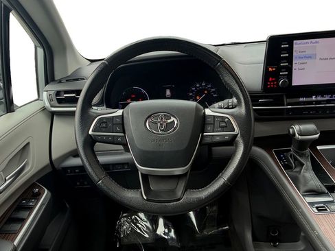 Used 2021 Toyota Sienna XLE image 12