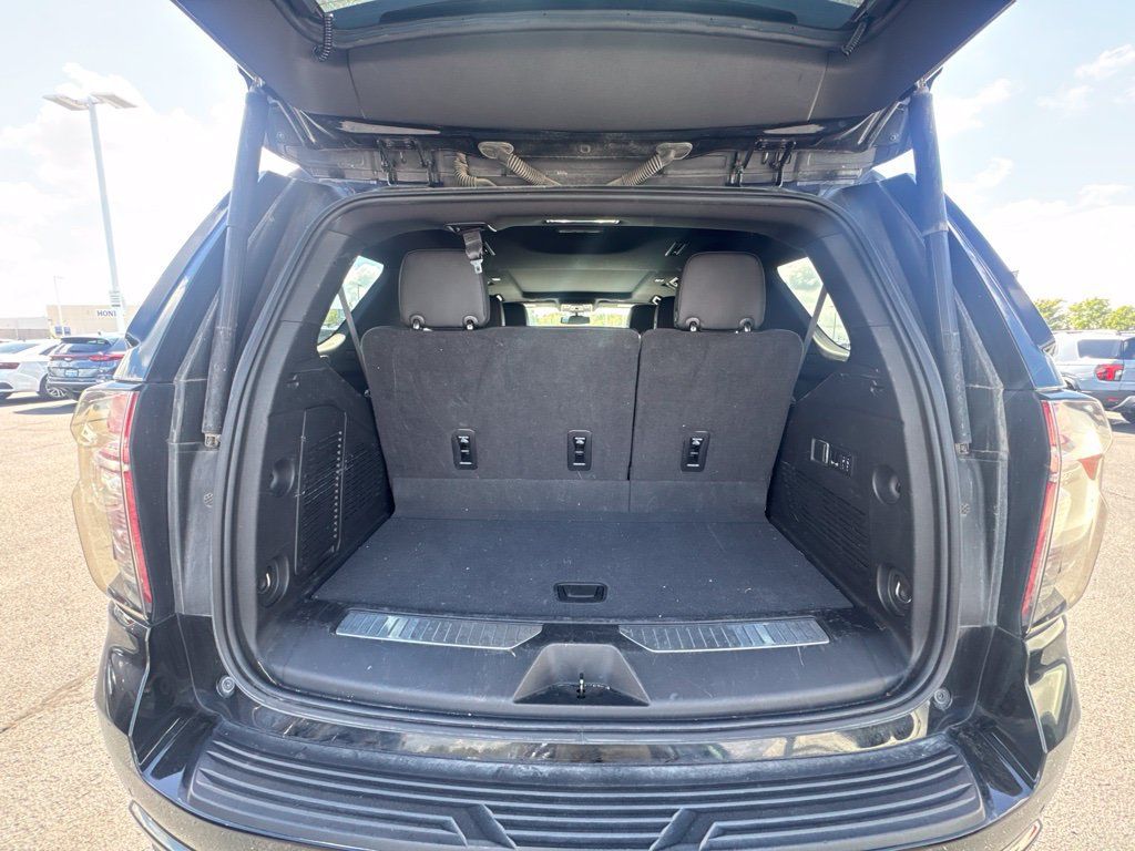 Used 2022 Chevrolet Tahoe RST w/ Luxury Package AWD/4WD image 9
