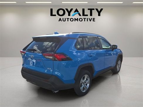 Used 2020 Toyota RAV4 XLE w/ Convenience Package image 5