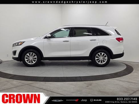 Used 2017 Kia Sorento FWD image 4
