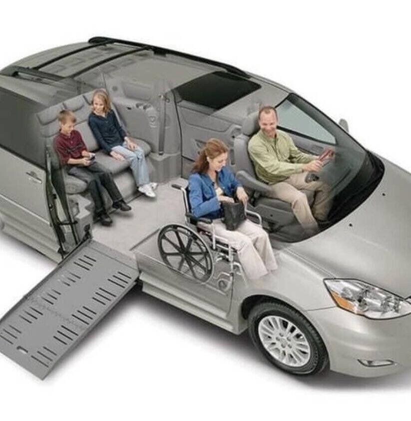 Used 2024 Chrysler Pacifica Touring-L FWD image 34