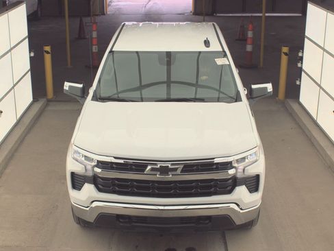 Used 2024 Chevrolet Silverado 1500 LT image 2