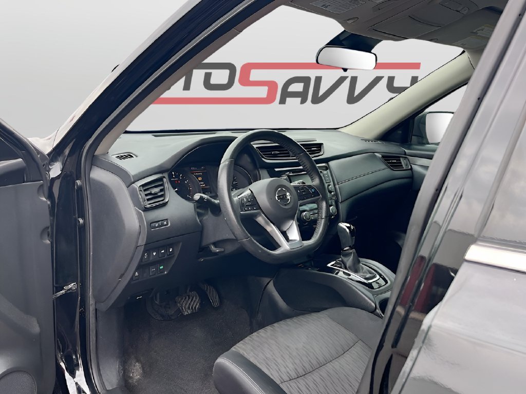 Used 2019 Nissan Rogue SV w/ Premium Package FWD image 9