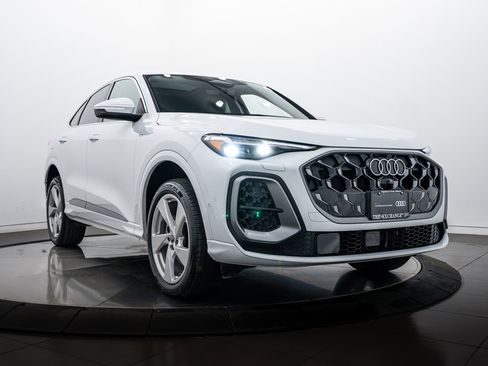 Certified 2025 Audi Q5 Premium Plus w/ Premium Plus image 1