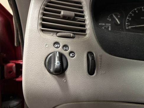 Used 2001 Ford Explorer XLT image 13