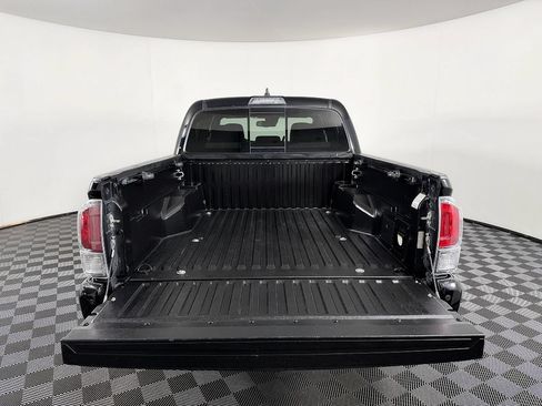 Used 2020 Toyota Tacoma TRD Off-Road w/ Technology Package AWD/4WD image 12