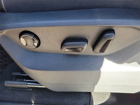 Certified 2025 Volkswagen Atlas SE image 20