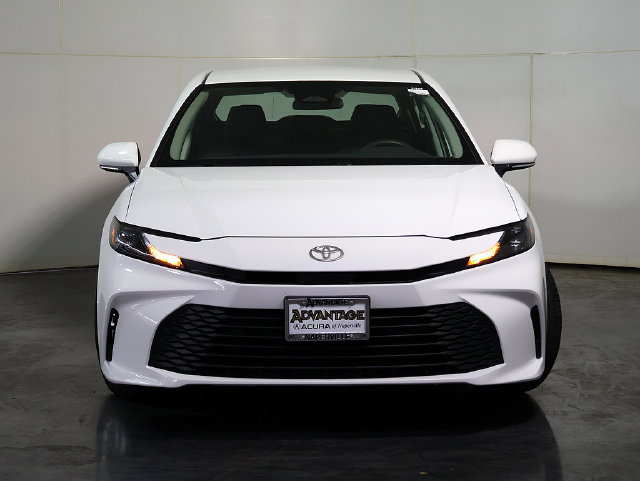 Used 2025 Toyota Camry LE FWD image 9