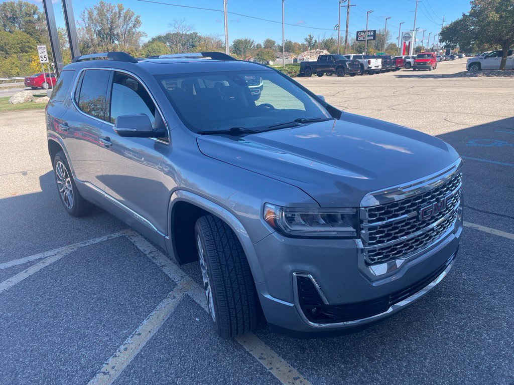 Used 2023 GMC Acadia Denali w/ Denali Ultimate Package AWD/4WD image 3