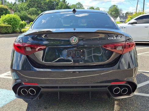 Used 2023 Alfa Romeo Giulia Quadrifoglio RWD image 5