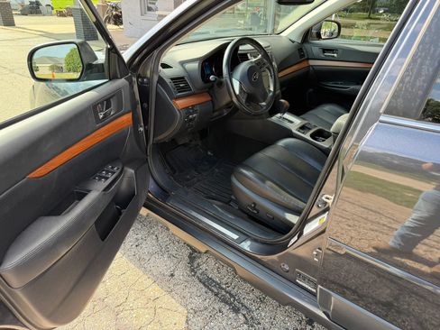 Used 2013 Subaru Outback 2.5i Limited AWD/4WD image 9