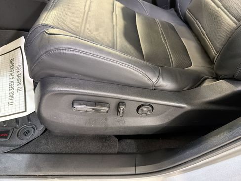Used 2020 Honda CR-V Touring image 11