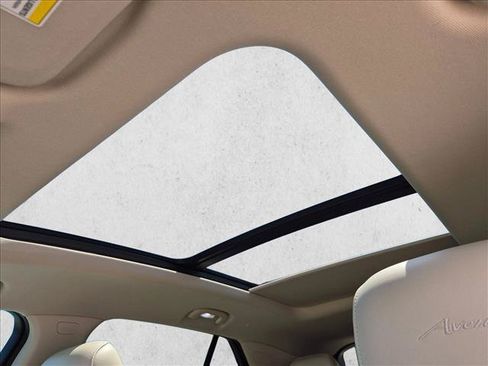 Used 2022 Buick Envision Avenir w/ Technology Package II FWD image 17