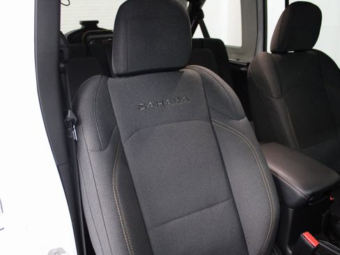 Used 2024 Jeep Wrangler Unlimited Sahara image 31