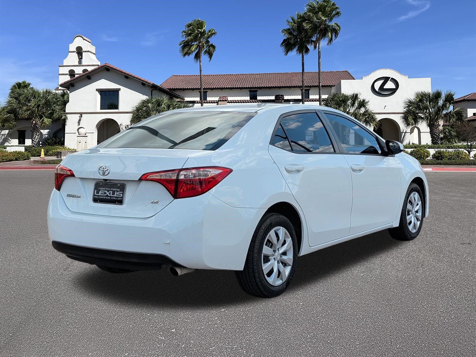 Used 2017 Toyota Corolla LE FWD image 2