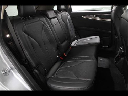 Used 2023 Lincoln Nautilus Reserve image 21