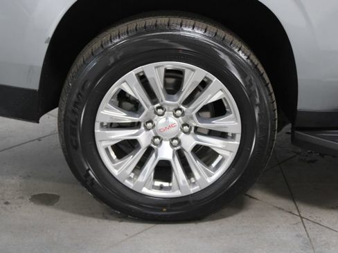 Used 2024 GMC Yukon XL Denali RWD image 16