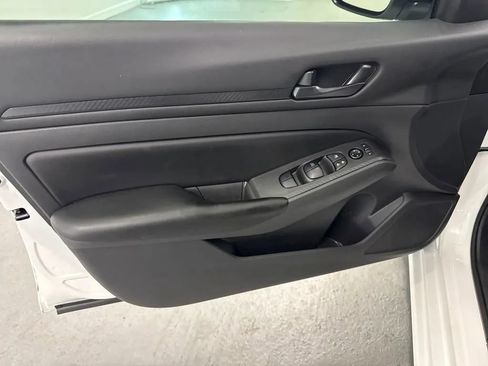 Used 2024 Nissan Altima 2.5 S FWD image 11