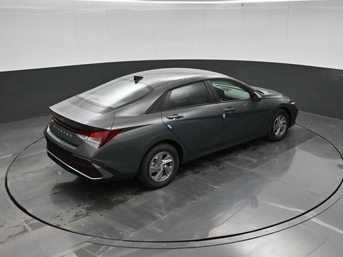 New 2026 Hyundai Elantra SE FWD image 28