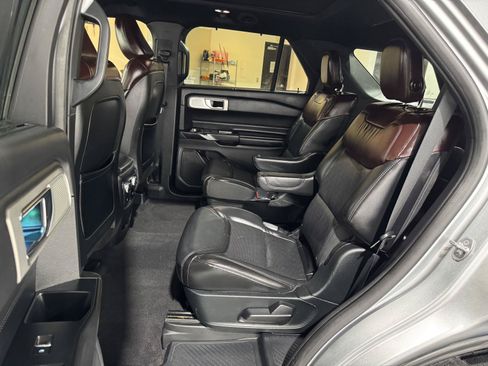 Used 2020 Ford Explorer Platinum w/ Premium Technology Package AWD/4WD image 29