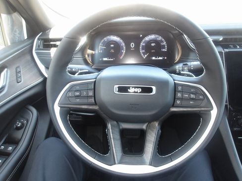 New 2025 Jeep Grand Cherokee L Limited w/ Luxury Tech Group II image 13