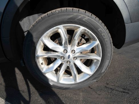 Used 2015 Ford Explorer XLT w/ Equipment Group 202A image 30