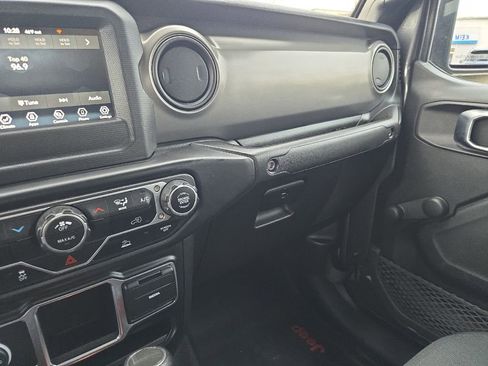 Used 2023 Jeep Gladiator Sport image 23