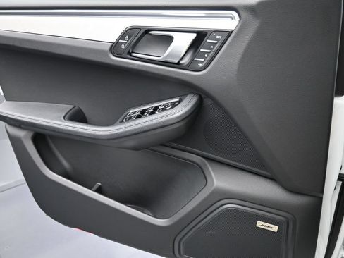 Certified 2026 Porsche Macan AWD/4WD image 25