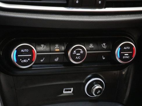 Used 2023 Alfa Romeo Stelvio Veloce image 28