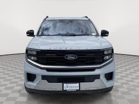 Certified 2025 Ford Expedition Platinum AWD/4WD image 2