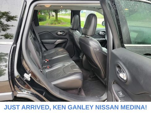 Used 2019 Jeep Cherokee Limited AWD/4WD image 18