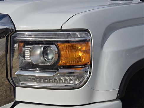 Used 2018 GMC Sierra 2500 Denali w/ Duramax Plus Package image 5