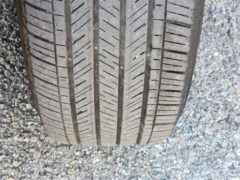 Used 2023 Toyota Corolla Cross XLE image 11