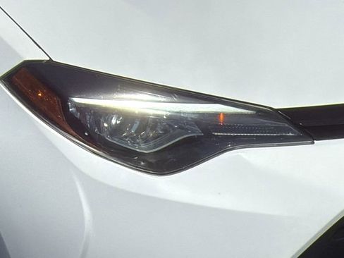 Used 2018 Toyota Corolla LE FWD image 8