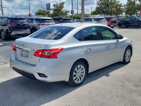 Certified 2019 Nissan Sentra SV FWD image 4