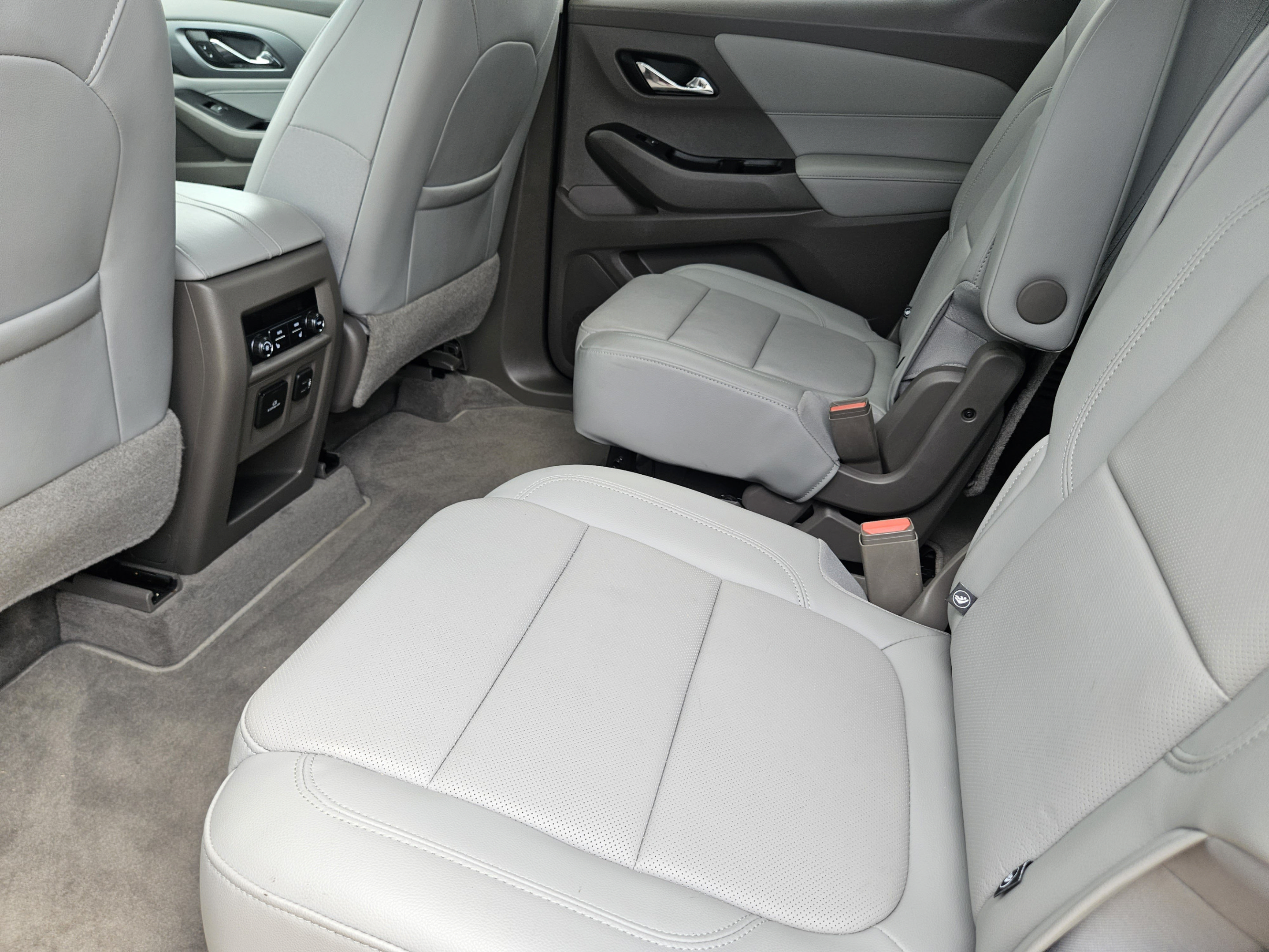 Used 2020 Chevrolet Traverse Premier FWD image 22