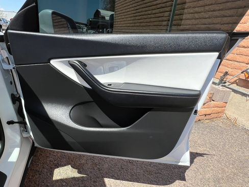 Used 2020 Tesla Model Y Long Range AWD/4WD image 17