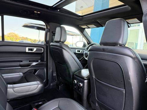 Used 2020 Ford Explorer XLT w/ Equipment Group 202A RWD image 32