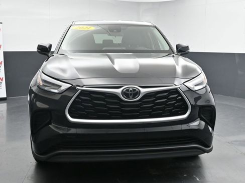 Used 2021 Toyota Highlander L image 3