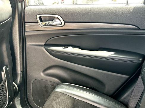 Used 2020 Jeep Grand Cherokee Altitude RWD image 21