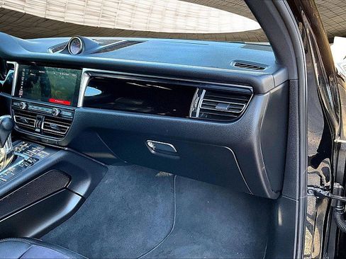 Used 2020 Porsche Macan image 16