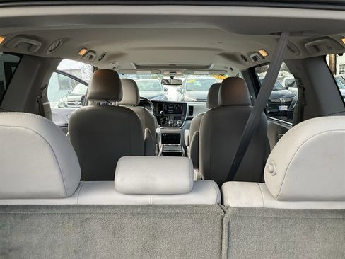 Used 2015 Toyota Sienna XLE w/ XLE Navigation Package image 11