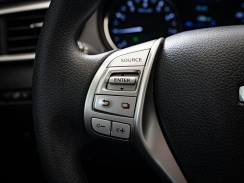 Used 2016 Nissan Rogue SV w/ SV Premium Package image 23