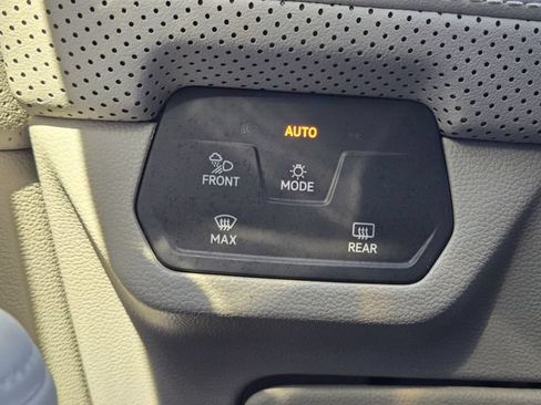 Used 2024 Volkswagen Atlas SE FWD image 22
