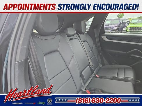 Used 2024 Porsche Cayenne w/ Premium Package AWD/4WD image 83