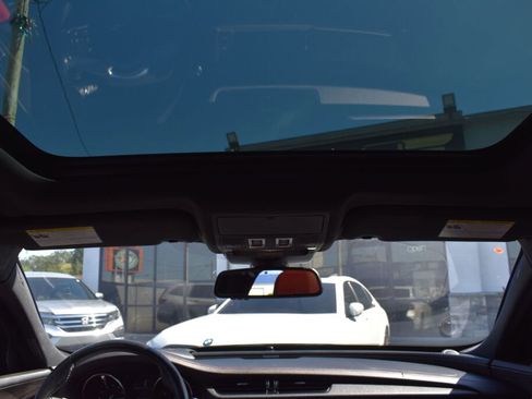 Used 2017 Jaguar XF S image 17