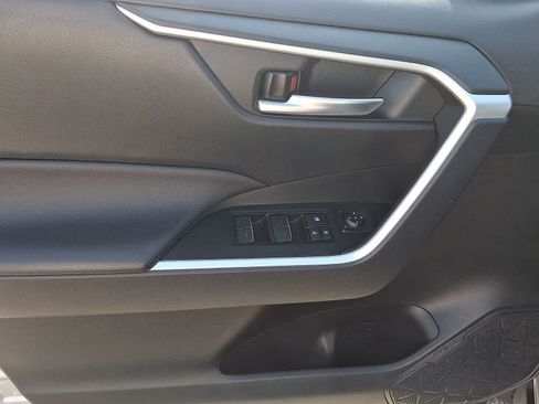 Certified 2025 Toyota RAV4 XLE AWD/4WD image 12
