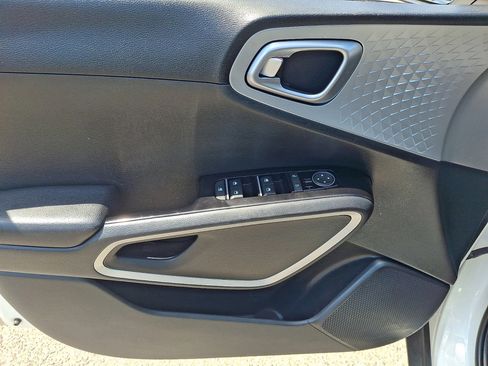 Used 2022 Kia Soul LX FWD image 24